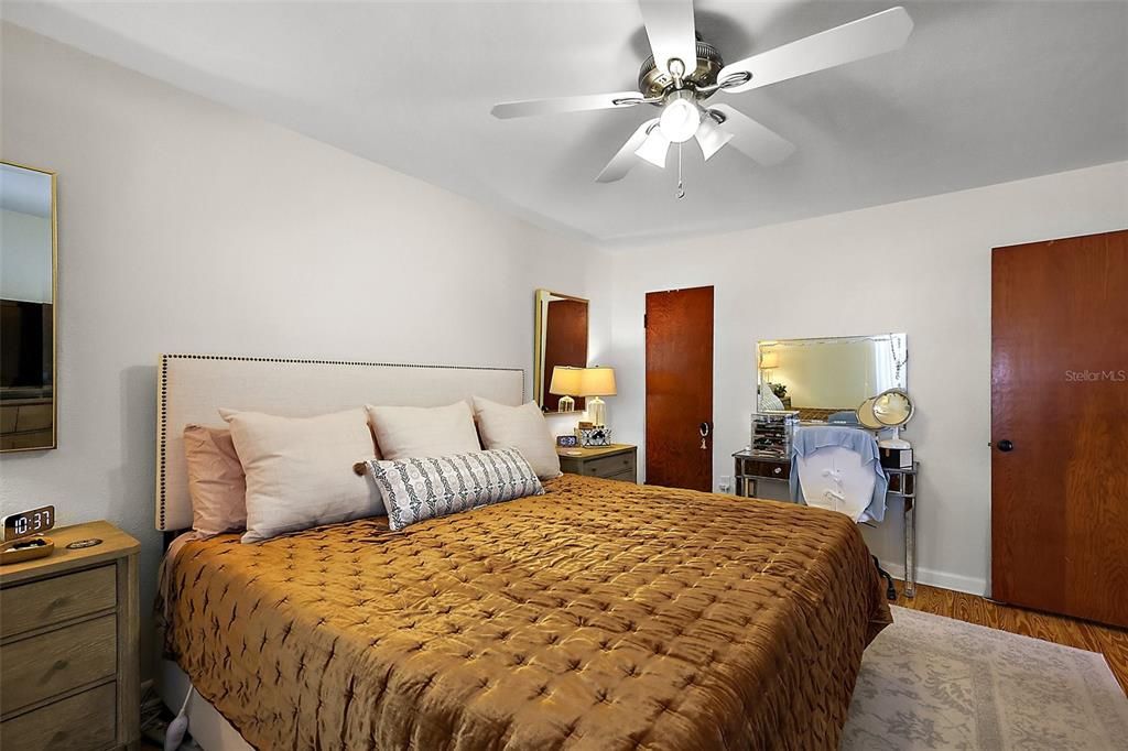 Active With Contract: $225,000 (2 beds, 1 baths, 1008 Square Feet)