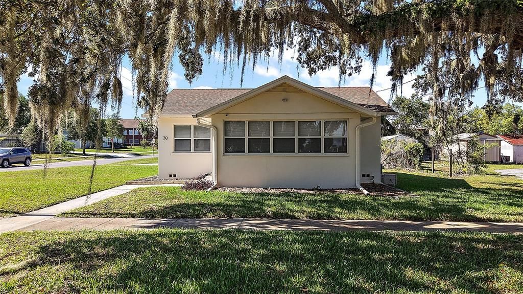 Active With Contract: $225,000 (2 beds, 1 baths, 1008 Square Feet)