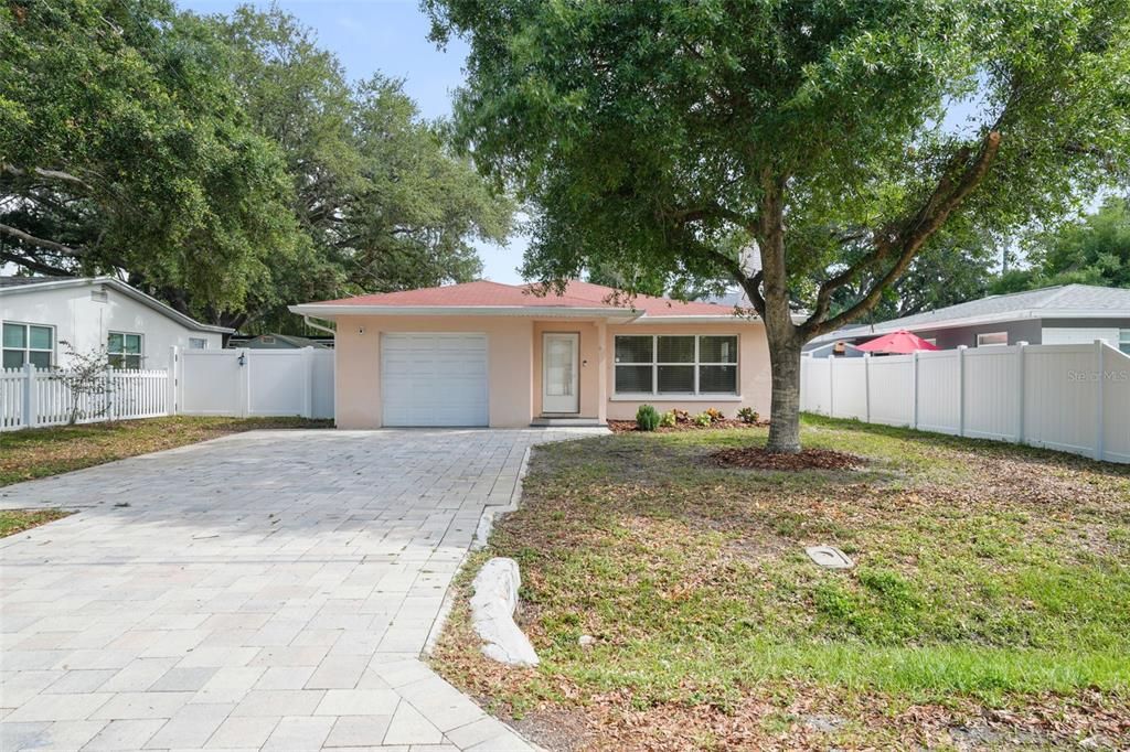 Recently Sold: $485,000 (3 beds, 2 baths, 1286 Square Feet)
