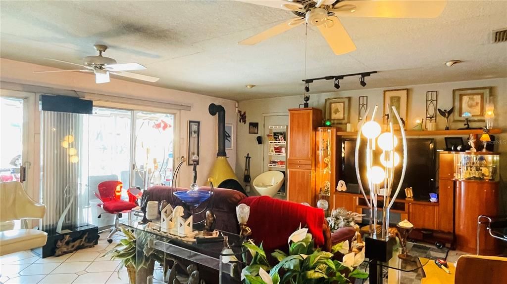 На продажу: $749,900 (3 спален, 2 ванн, 1867 Квадратных фут)