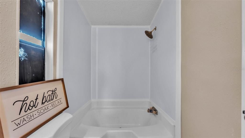 For Sale: $245,000 (4 beds, 2 baths, 1188 Square Feet)