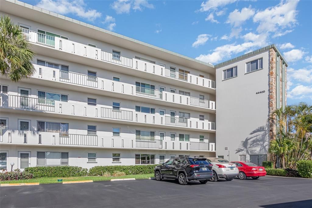 For Sale: $89,000 (1 beds, 1 baths, 630 Square Feet)