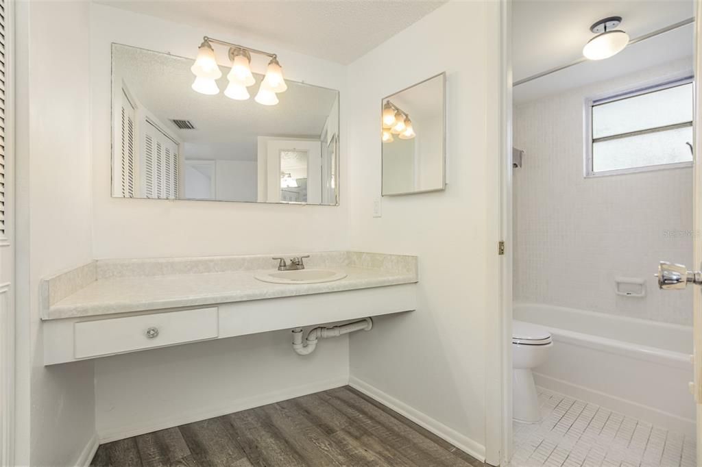 For Sale: $89,000 (1 beds, 1 baths, 630 Square Feet)