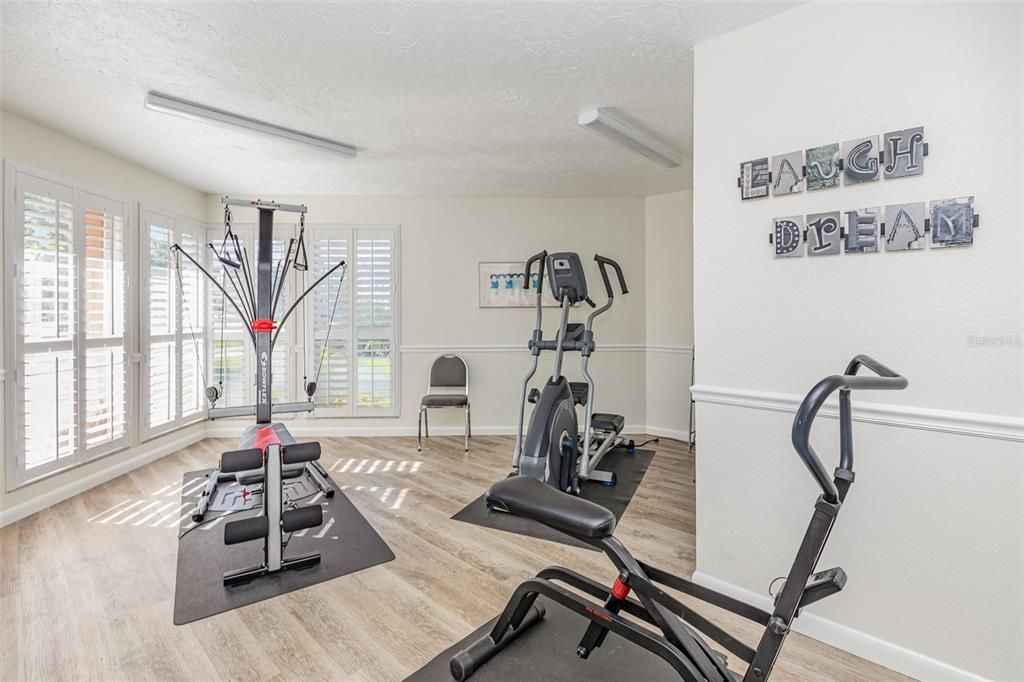 For Sale: $89,000 (1 beds, 1 baths, 630 Square Feet)