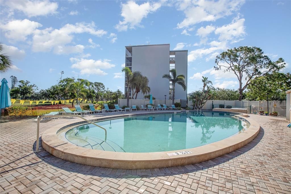 For Sale: $89,000 (1 beds, 1 baths, 630 Square Feet)