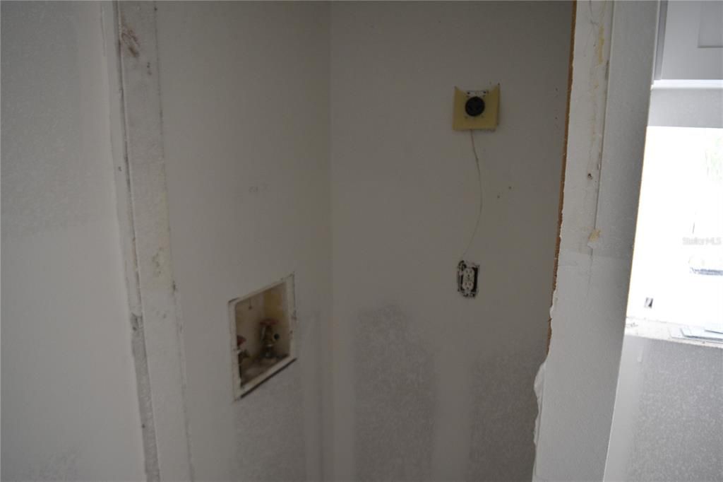 For Sale: $170,000 (2 beds, 2 baths, 1020 Square Feet)