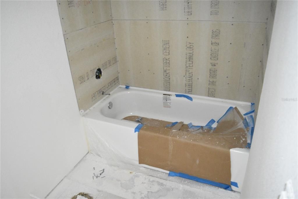 For Sale: $170,000 (2 beds, 2 baths, 1020 Square Feet)