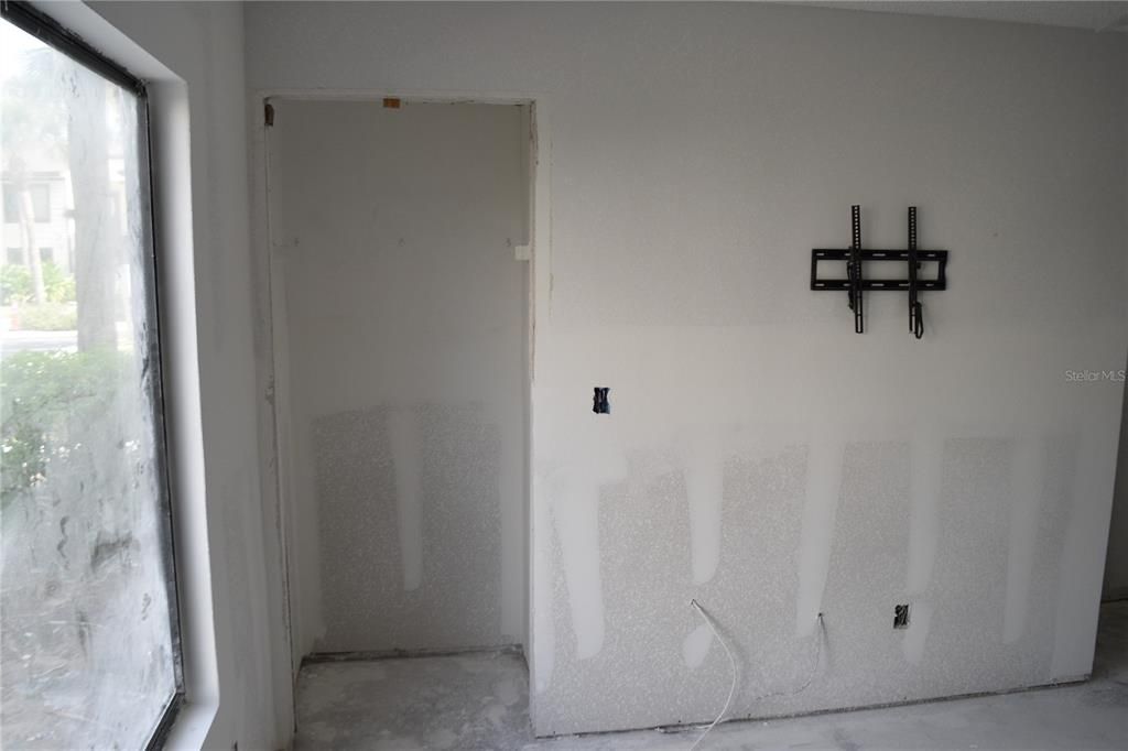 For Sale: $170,000 (2 beds, 2 baths, 1020 Square Feet)