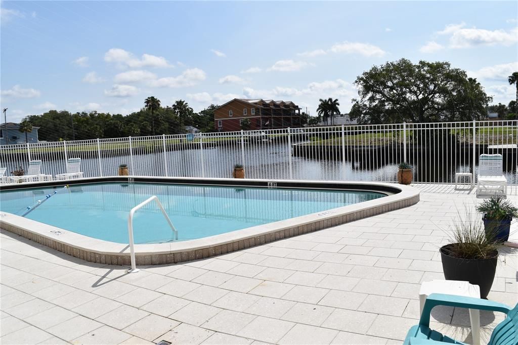 For Sale: $170,000 (2 beds, 2 baths, 1020 Square Feet)