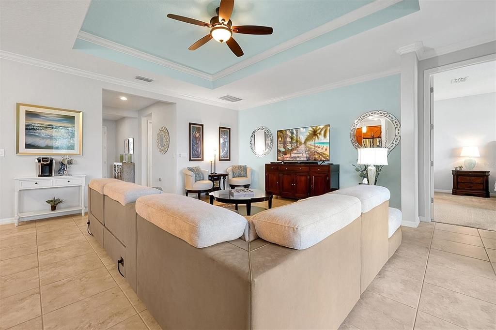 For Sale: $410,000 (2 beds, 2 baths, 1705 Square Feet)