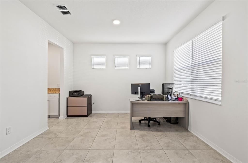 For Sale: $550,000 (5 beds, 3 baths, 3566 Square Feet)