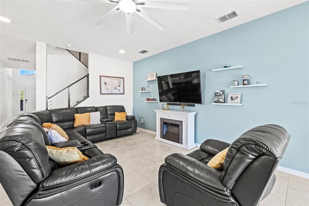 For Sale: $550,000 (5 beds, 3 baths, 3566 Square Feet)