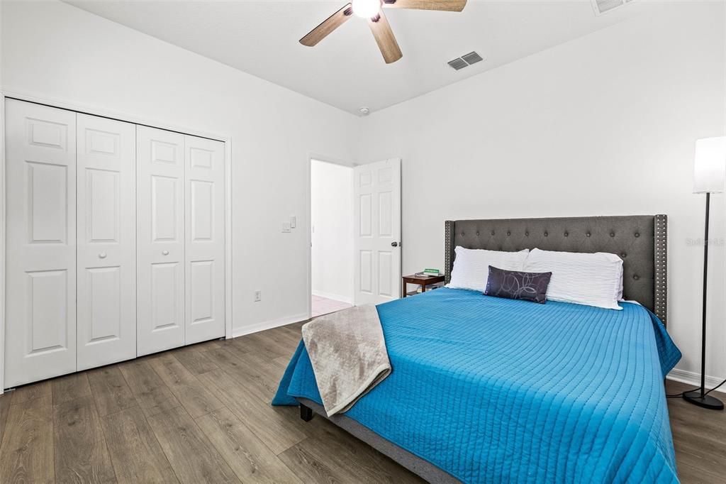 For Sale: $550,000 (5 beds, 3 baths, 3566 Square Feet)