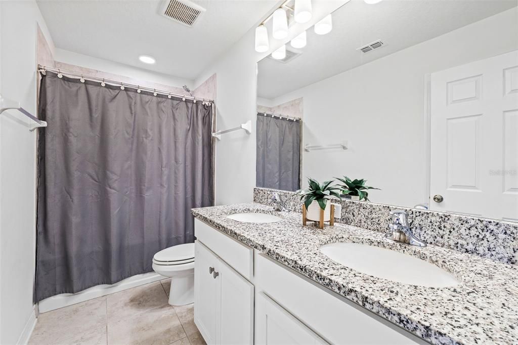 For Sale: $550,000 (5 beds, 3 baths, 3566 Square Feet)