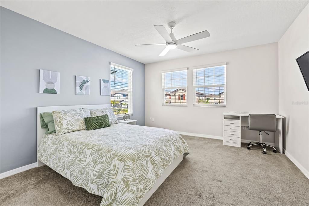 For Sale: $550,000 (5 beds, 3 baths, 3566 Square Feet)