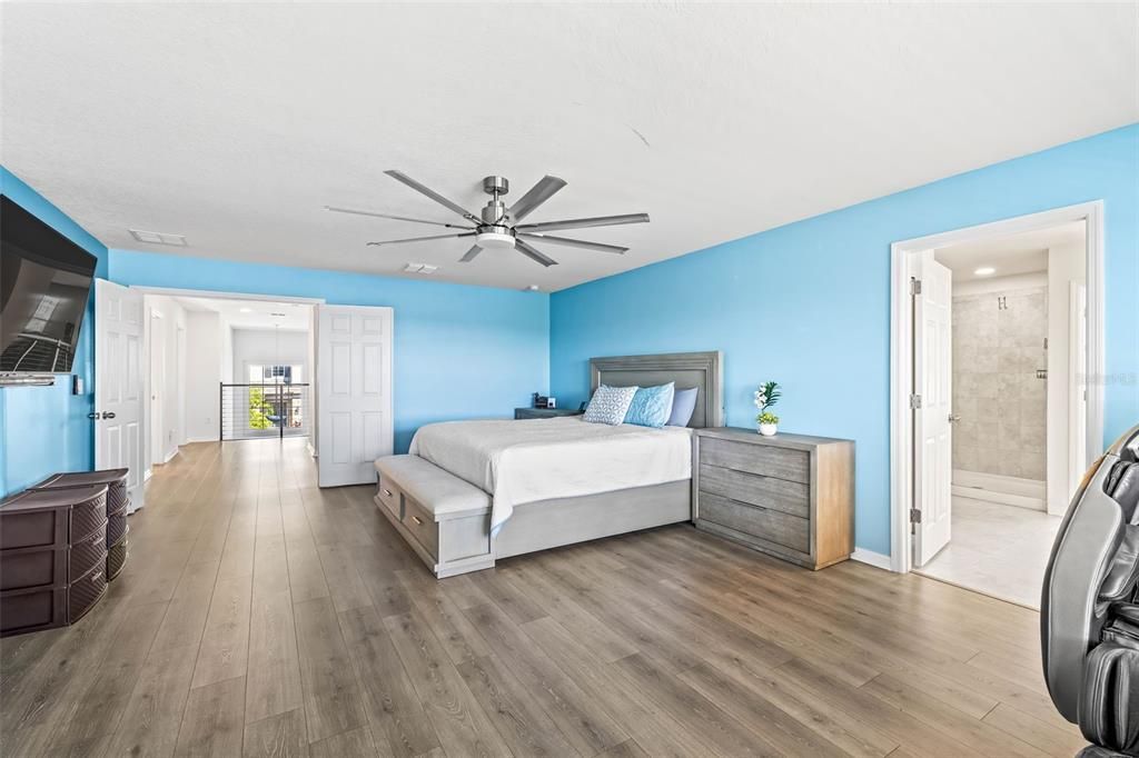 For Sale: $550,000 (5 beds, 3 baths, 3566 Square Feet)