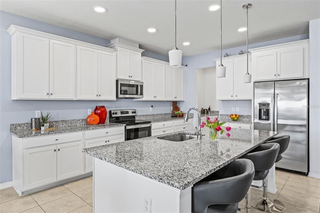 For Sale: $550,000 (5 beds, 3 baths, 3566 Square Feet)