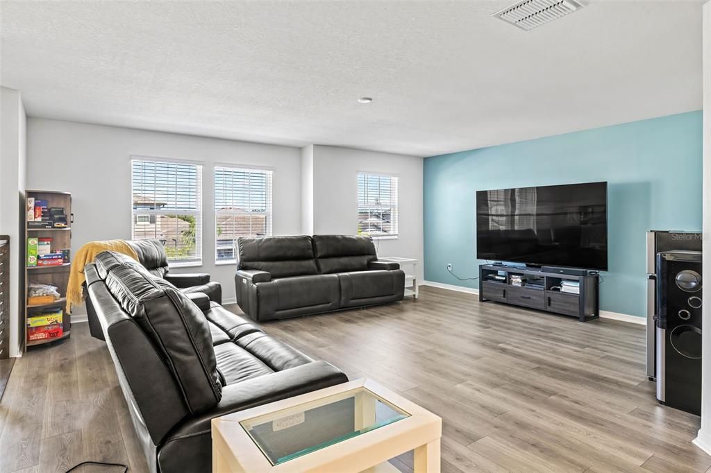 For Sale: $550,000 (5 beds, 3 baths, 3566 Square Feet)