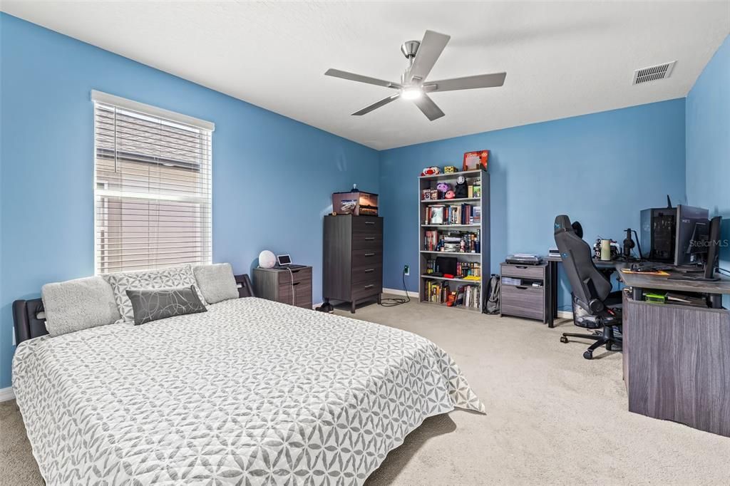 For Sale: $550,000 (5 beds, 3 baths, 3566 Square Feet)