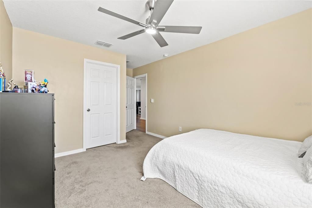 For Sale: $550,000 (5 beds, 3 baths, 3566 Square Feet)