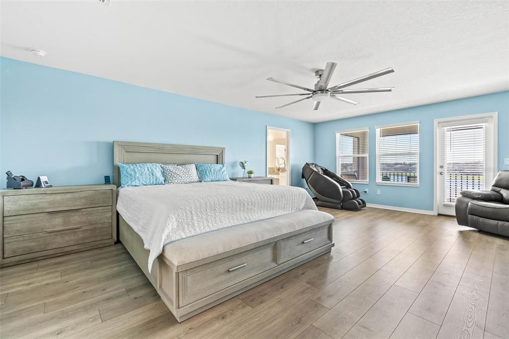 For Sale: $550,000 (5 beds, 3 baths, 3566 Square Feet)