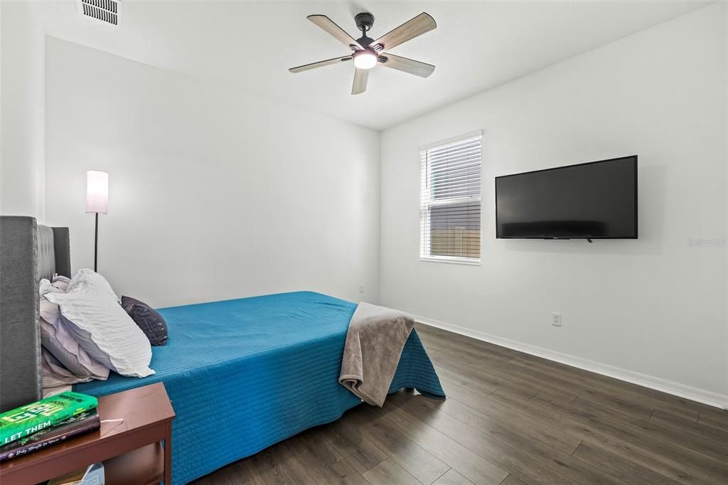 For Sale: $550,000 (5 beds, 3 baths, 3566 Square Feet)