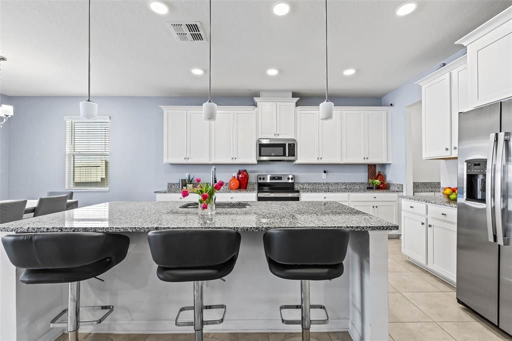 For Sale: $550,000 (5 beds, 3 baths, 3566 Square Feet)