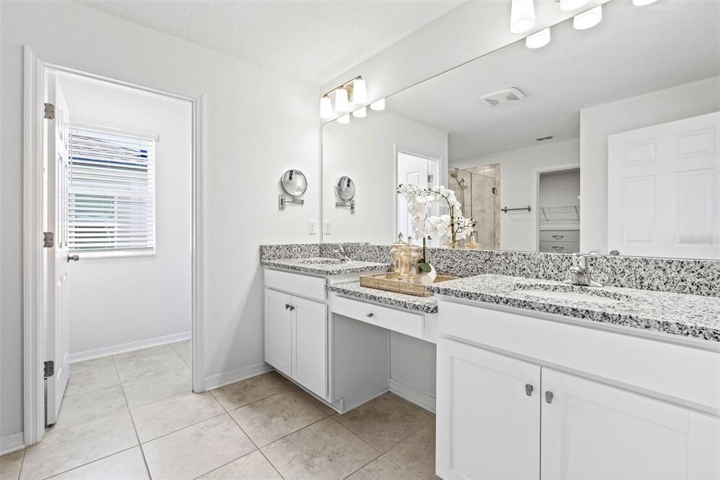 For Sale: $550,000 (5 beds, 3 baths, 3566 Square Feet)