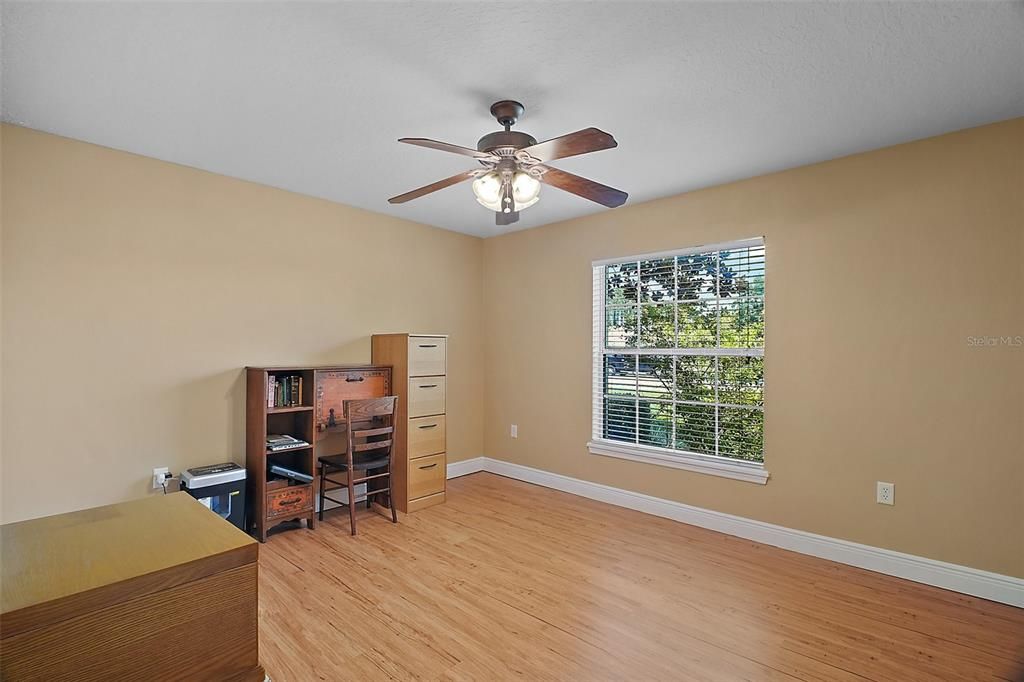 合同活跃: $599,000 (4 贝兹, 3 浴室, 2774 平方英尺)