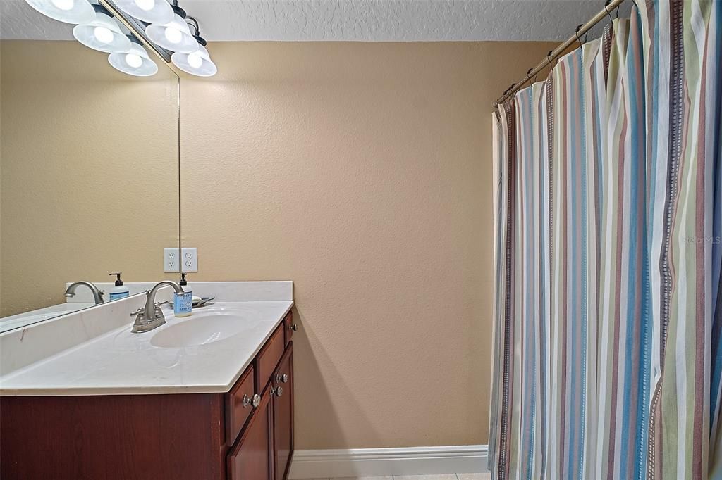 合同活跃: $599,000 (4 贝兹, 3 浴室, 2774 平方英尺)