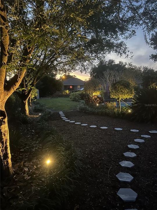 合同活跃: $599,000 (4 贝兹, 3 浴室, 2774 平方英尺)