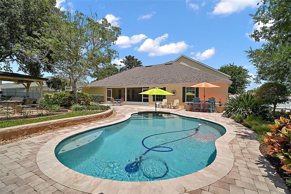 合同活跃: $599,000 (4 贝兹, 3 浴室, 2774 平方英尺)