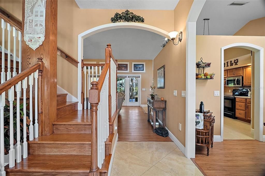 合同活跃: $599,000 (4 贝兹, 3 浴室, 2774 平方英尺)