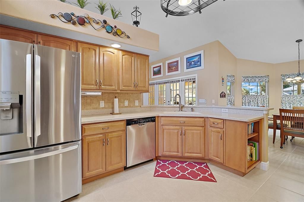 合同活跃: $599,000 (4 贝兹, 3 浴室, 2774 平方英尺)