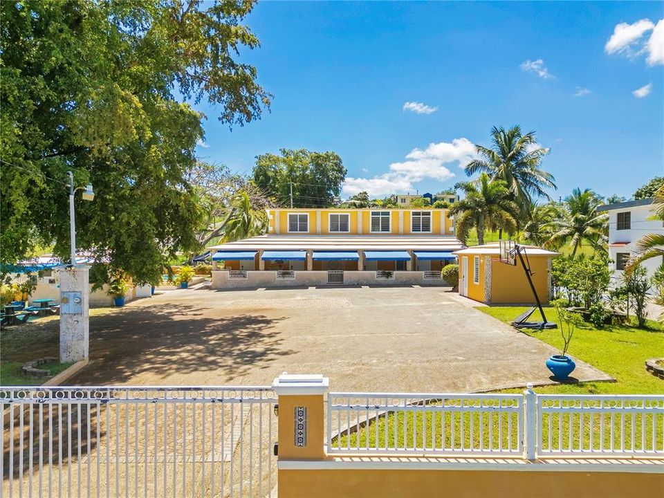 Recently Sold: $649,000 (5 beds, 5 baths, 2200 Square Feet)