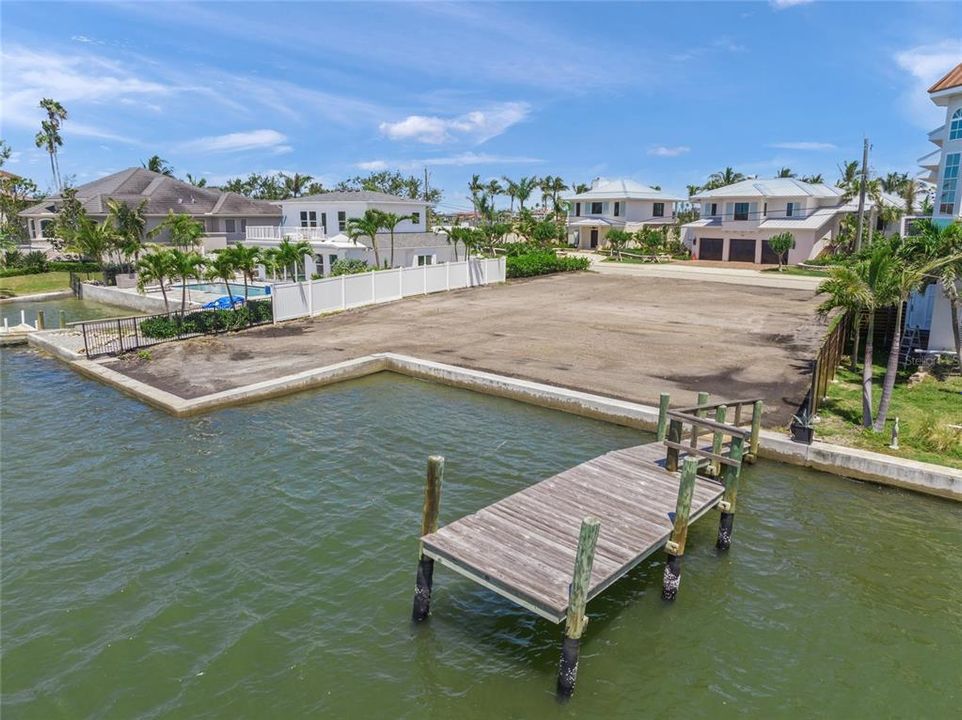 На продажу: $1,650,000 (0.23 acres)