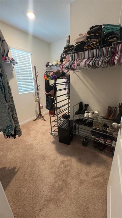 For Sale: $335,900 (5 beds, 3 baths, 2528 Square Feet)