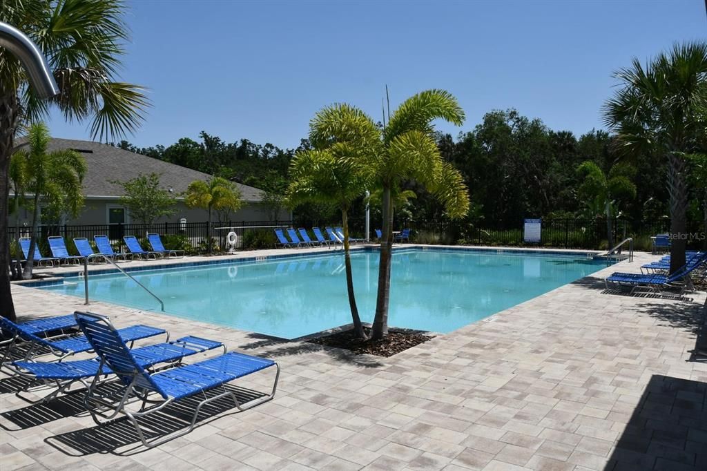 For Sale: $335,900 (5 beds, 3 baths, 2528 Square Feet)