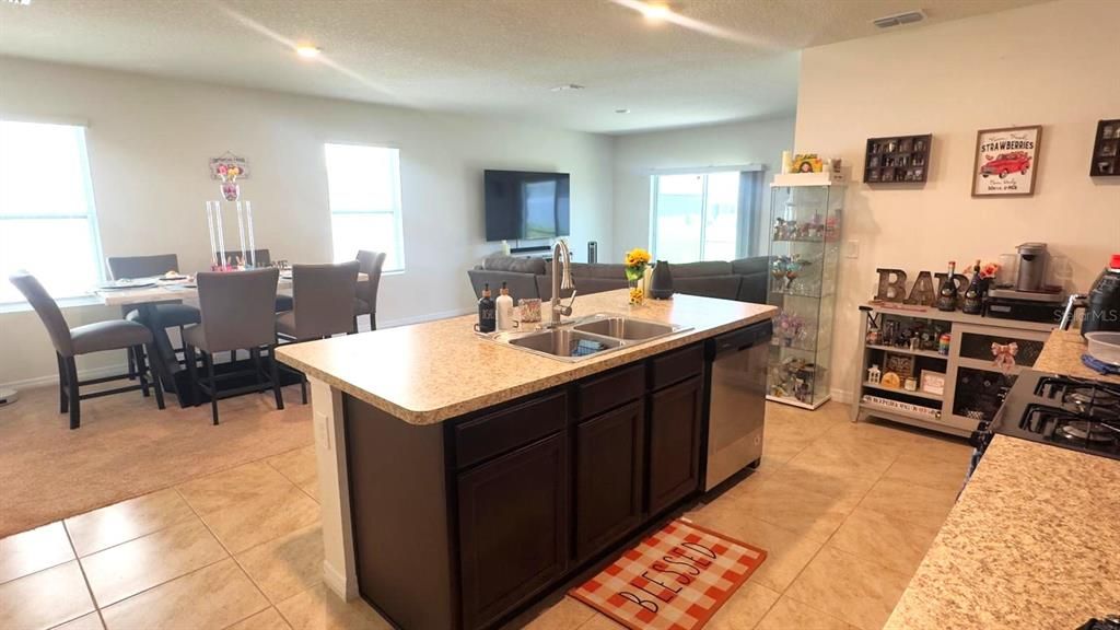 For Sale: $335,900 (5 beds, 3 baths, 2528 Square Feet)