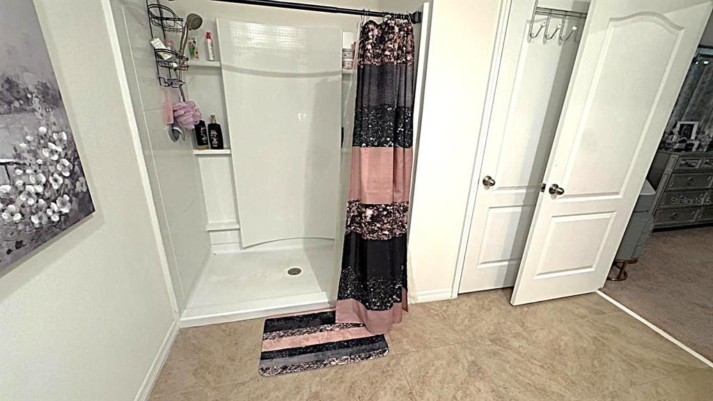 For Sale: $335,900 (5 beds, 3 baths, 2528 Square Feet)