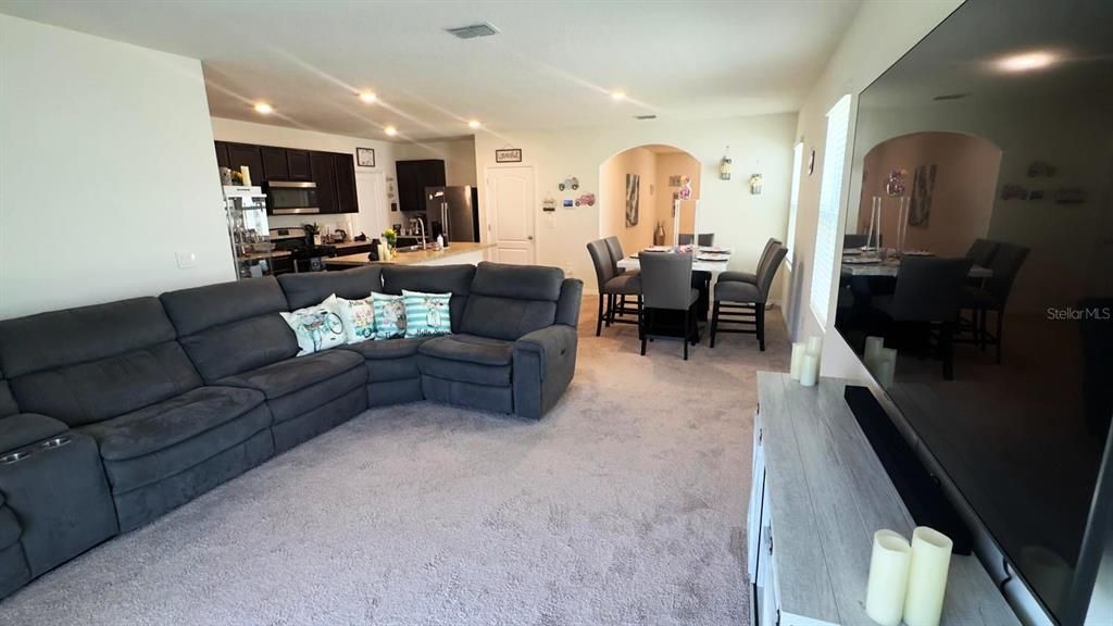 For Sale: $335,900 (5 beds, 3 baths, 2528 Square Feet)