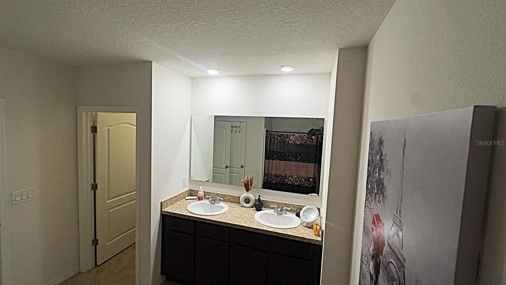 For Sale: $335,900 (5 beds, 3 baths, 2528 Square Feet)