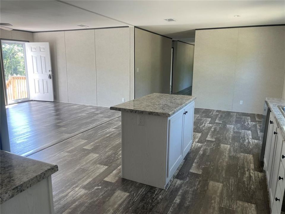 Под контрактом: $175,000 (3 спален, 2 ванн, 1608 Квадратных фут)