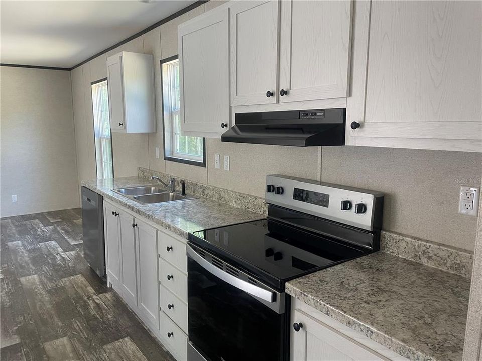 Под контрактом: $175,000 (3 спален, 2 ванн, 1608 Квадратных фут)