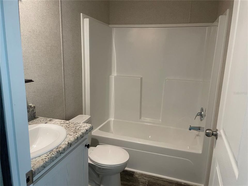 Под контрактом: $175,000 (3 спален, 2 ванн, 1608 Квадратных фут)