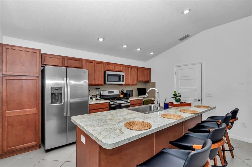 На продажу: $309,000 (2 спален, 2 ванн, 1203 Квадратных фут)