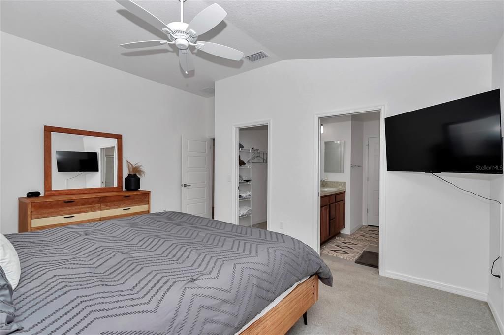 На продажу: $309,000 (2 спален, 2 ванн, 1203 Квадратных фут)