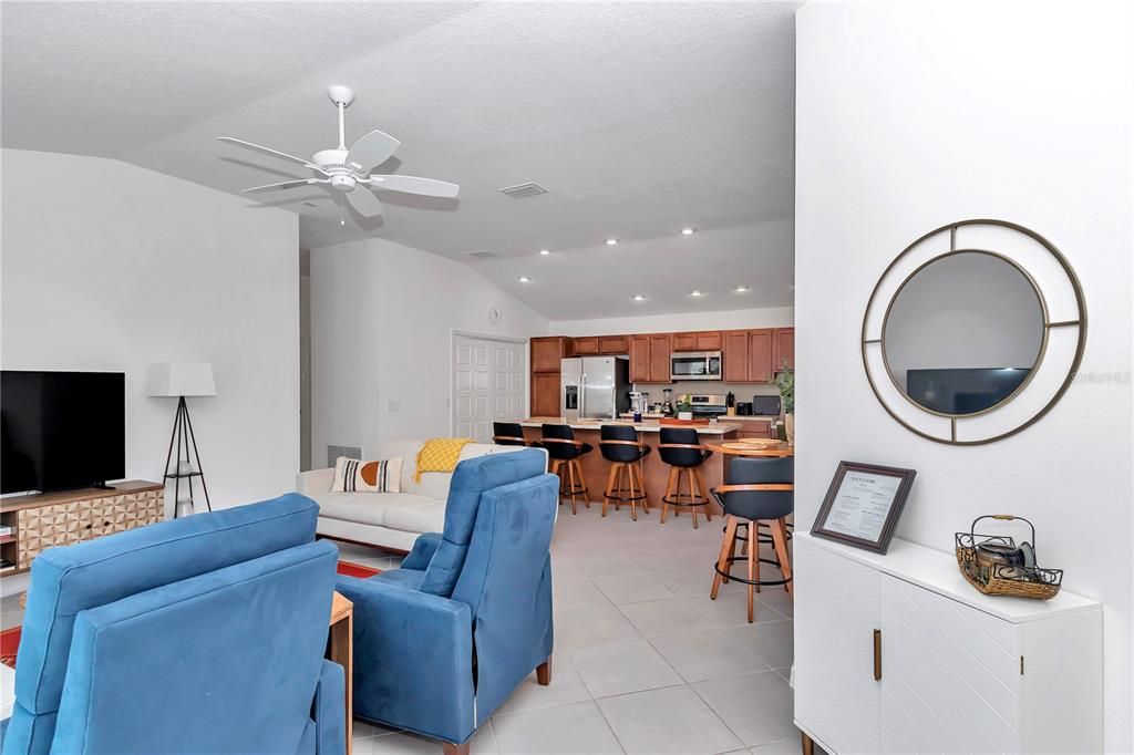 На продажу: $309,000 (2 спален, 2 ванн, 1203 Квадратных фут)