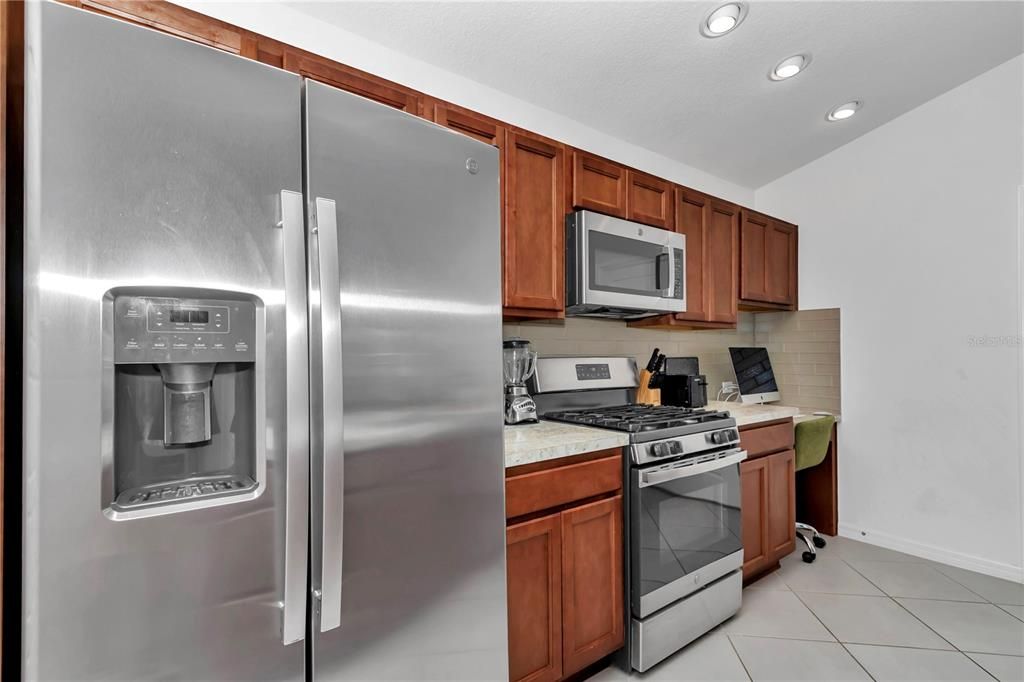 На продажу: $309,000 (2 спален, 2 ванн, 1203 Квадратных фут)