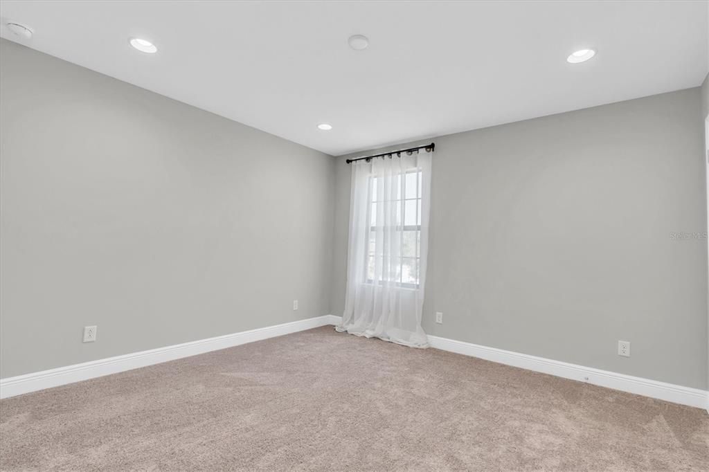 For Sale: $1,050,000 (5 beds, 4 baths, 3545 Square Feet)